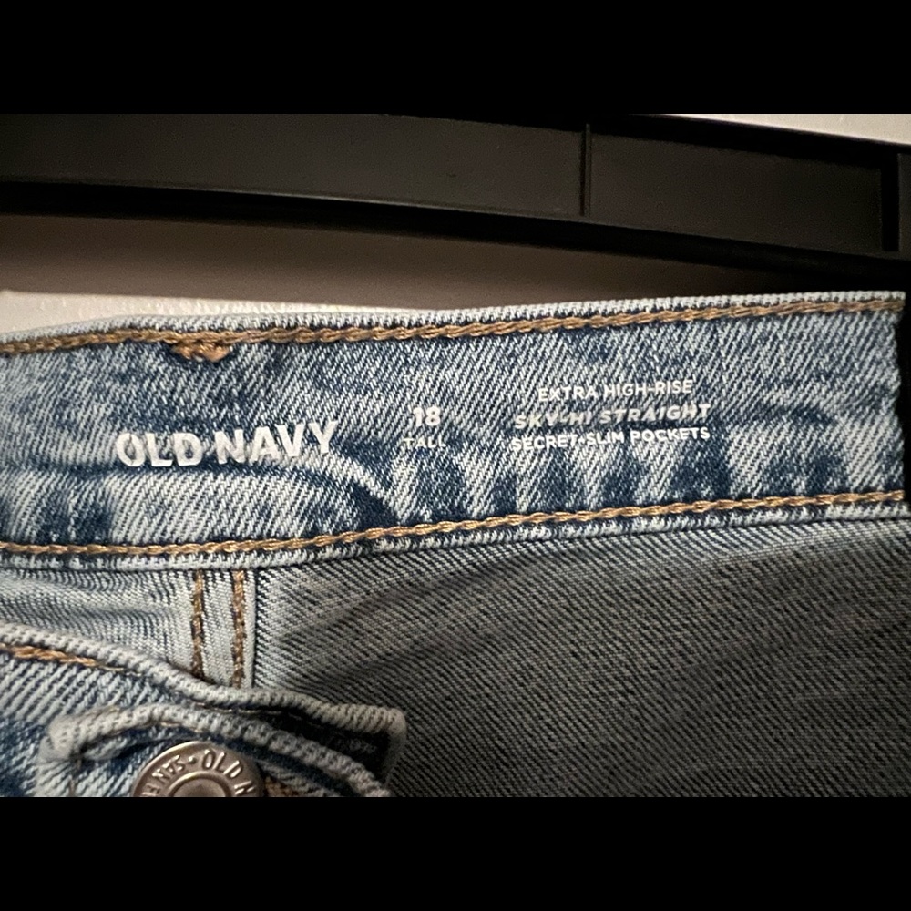 Old Navy | Extra High Rise Sky High Straight Jeans | 18 Tall - Picture 4 of 10